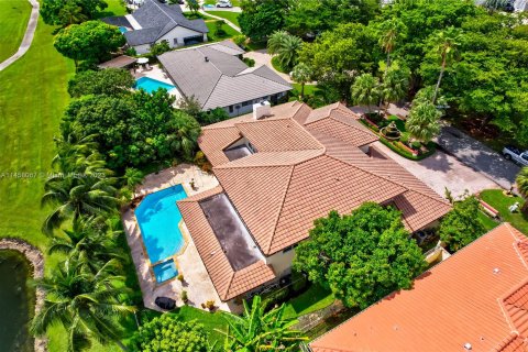 Casa en venta en Hialeah, Florida, 5 dormitorios, 351.08 m2 № 738014 - foto 15