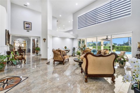 Villa ou maison à vendre à Hialeah, Floride: 5 chambres, 351.08 m2 № 738014 - photo 24