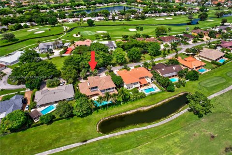 Villa ou maison à vendre à Hialeah, Floride: 5 chambres, 351.08 m2 № 738014 - photo 2