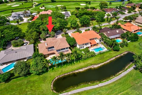 Casa en venta en Hialeah, Florida, 5 dormitorios, 351.08 m2 № 738014 - foto 3