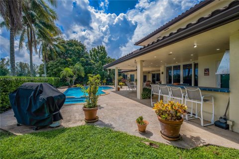 Villa ou maison à vendre à Hialeah, Floride: 5 chambres, 351.08 m2 № 738014 - photo 17