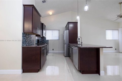 Touwnhouse à vendre à Boynton Beach, Floride: 3 chambres, 101.82 m2 № 670801 - photo 16