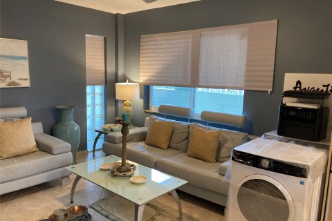 Condo in Fort Lauderdale, Florida, 1 bedroom  № 1182400 - photo 11