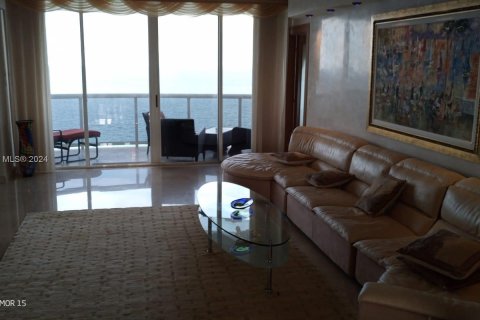 Condo in Sunny Isles Beach, Florida, 3 bedrooms  № 1395157 - photo 1