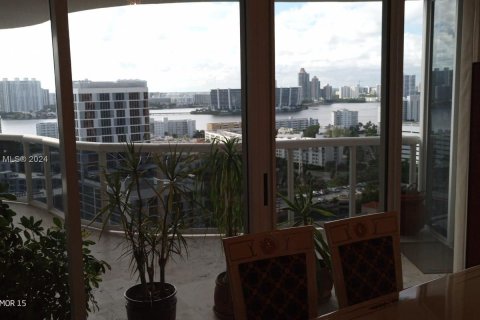 Condo in Sunny Isles Beach, Florida, 3 bedrooms  № 1395157 - photo 9