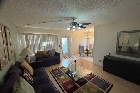 Condo in Boca Raton, Florida, 2 bedrooms  № 1395114 - photo 1