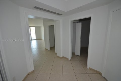 Condo in Aventura, Florida, 2 bedrooms  № 211697 - photo 1