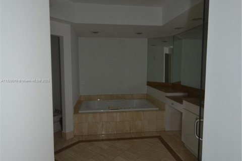 Condominio en venta en Aventura, Florida, 2 dormitorios, 185.8 m2 № 211697 - foto 9