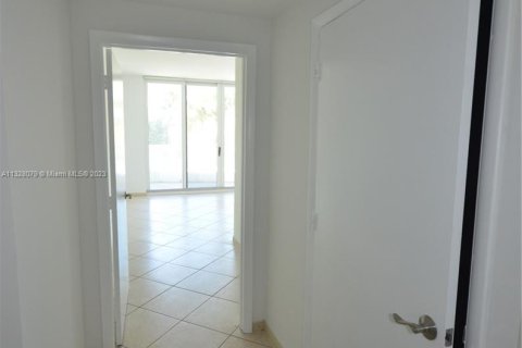 Condominio en venta en Aventura, Florida, 2 dormitorios, 185.8 m2 № 211697 - foto 16