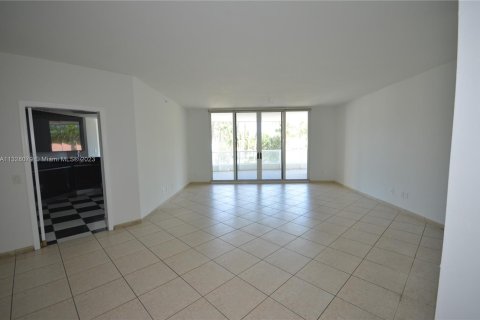 Condo in Aventura, Florida, 2 bedrooms  № 211697 - photo 26