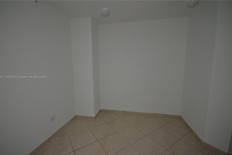 Condo in Aventura, Florida, 2 bedrooms  № 211697 - photo 17