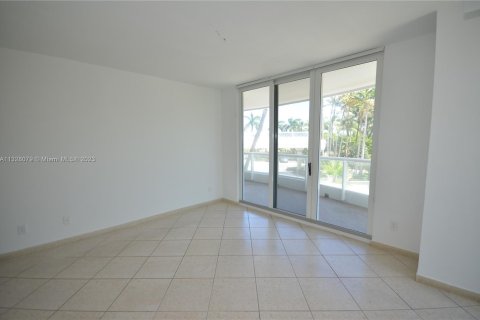 Condo in Aventura, Florida, 2 bedrooms  № 211697 - photo 21