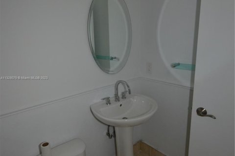 Condo in Aventura, Florida, 2 bedrooms  № 211697 - photo 4