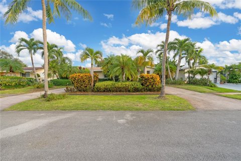 Casa en venta en Hollywood, Florida, 4 dormitorios, 221.39 m2 № 1408389 - foto 1