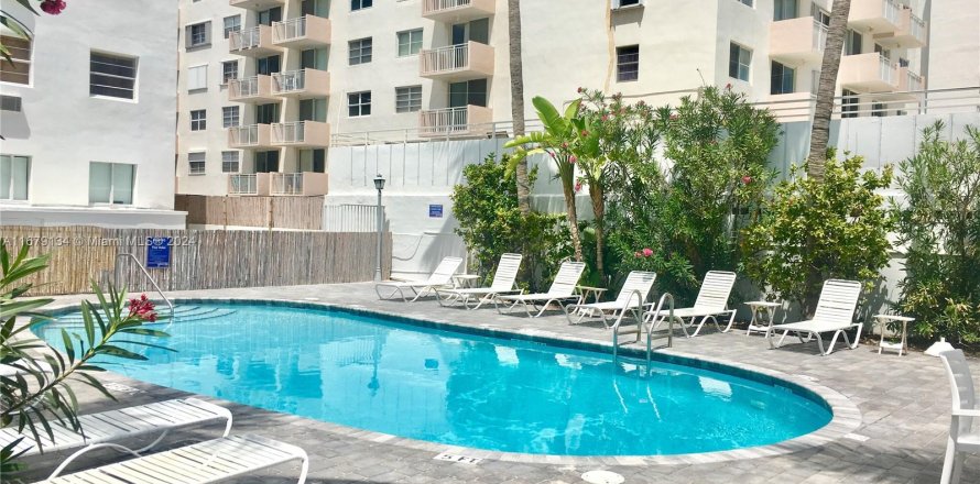 Condo in Miami Beach, Florida, 1 bedroom  № 1408353