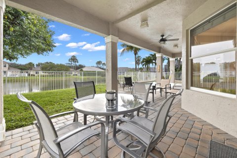 House in Lake Worth, Florida 6 bedrooms, 378.86 sq.m. № 1014311 - photo 6