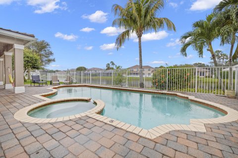 House in Lake Worth, Florida 6 bedrooms, 378.86 sq.m. № 1014311 - photo 5