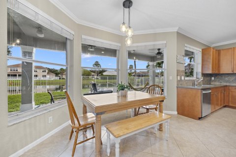 House in Lake Worth, Florida 6 bedrooms, 378.86 sq.m. № 1014311 - photo 25