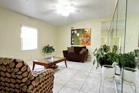 Casa en venta en Miami, Florida, 5 dormitorios, 115.57 m2 № 874523 - foto 11