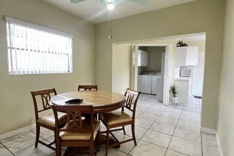 Casa en venta en Miami, Florida, 5 dormitorios, 115.57 m2 № 874523 - foto 4