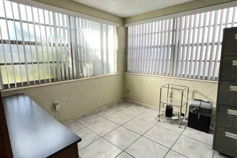 Casa en venta en Miami, Florida, 5 dormitorios, 115.57 m2 № 874523 - foto 7