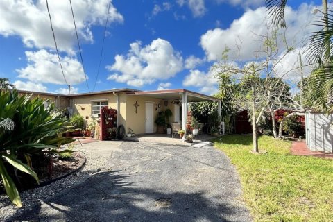 Villa ou maison à vendre à Miami, Floride: 5 chambres, 115.57 m2 № 874523 - photo 2