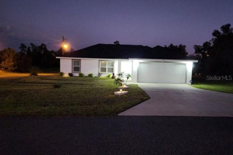 House in Ocala, Florida 4 bedrooms, 150.97 sq.m. № 1350043 - photo 1