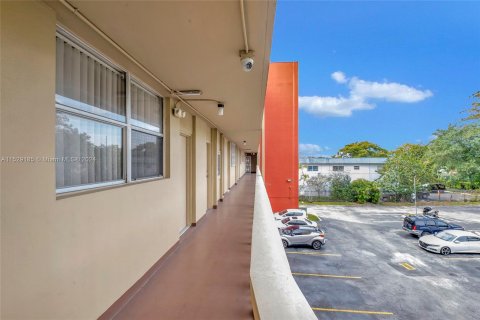 Купить кондоминиум в Норт-Майами, Флорида 2 спальни, 101.36м2, № 995934 - фото 18