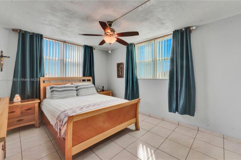 Купить кондоминиум в Норт-Майами, Флорида 2 спальни, 101.36м2, № 995934 - фото 13