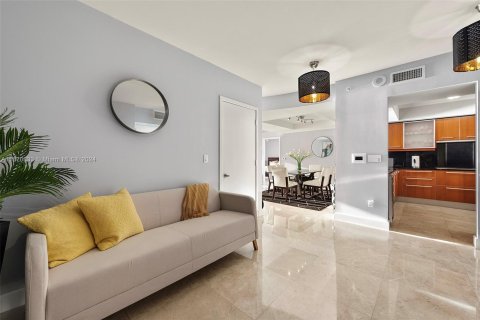 Condo in Miami, Florida, 2 bedrooms  № 1389980 - photo 25