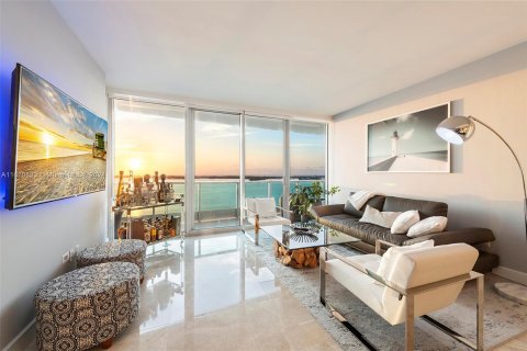 Condo in Miami, Florida, 2 bedrooms  № 1389980 - photo 2