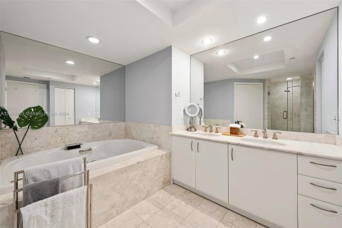 Condo in Miami, Florida, 2 bedrooms  № 1389980 - photo 18