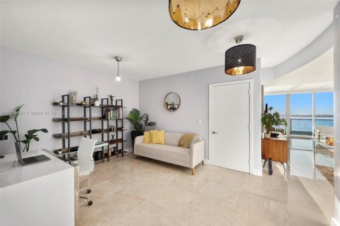 Condo in Miami, Florida, 2 bedrooms  № 1389980 - photo 23