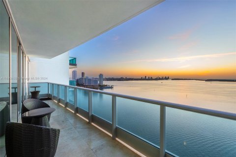 Condo in Miami, Florida, 2 bedrooms  № 1389980 - photo 30