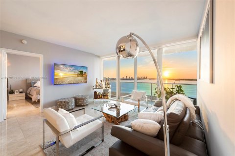 Condo in Miami, Florida, 2 bedrooms  № 1389980 - photo 4