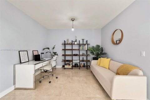 Condo in Miami, Florida, 2 bedrooms  № 1389980 - photo 24