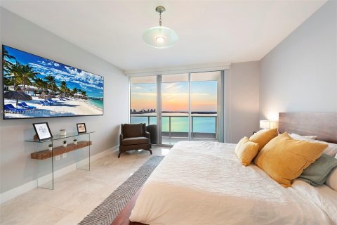 Condo in Miami, Florida, 2 bedrooms  № 1389980 - photo 14