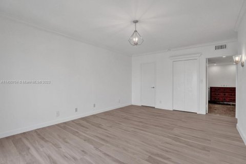 Condo in Aventura, Florida, 2 bedrooms  № 547593 - photo 24