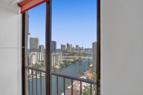 Condo in Aventura, Florida, 2 bedrooms  № 547593 - photo 20