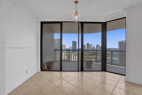 Condo in Aventura, Florida, 2 bedrooms  № 547593 - photo 6