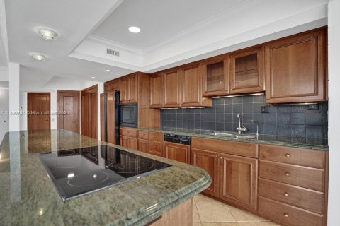 Condo in Aventura, Florida, 2 bedrooms  № 547593 - photo 12