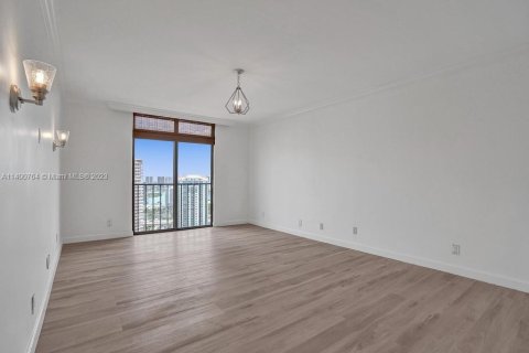 Condo in Aventura, Florida, 2 bedrooms  № 547593 - photo 21