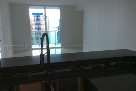 Condo in Miami, Florida, 2 bedrooms  № 1384197 - photo 6