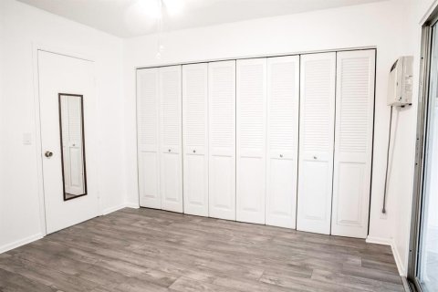 Condo in Deerfield Beach, Florida, 1 bedroom  № 663225 - photo 23