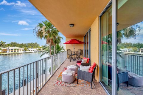 Condominio en venta en Pompano Beach, Florida, 2 dormitorios, 185.34 m2 № 1208077 - foto 22