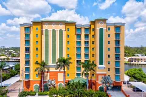 Condominio en venta en Pompano Beach, Florida, 2 dormitorios, 185.34 m2 № 1208077 - foto 1