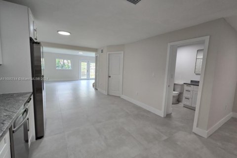 Adosado en venta en Miami, Florida, 3 dormitorios, 115.2 m2 № 1427288 - foto 12