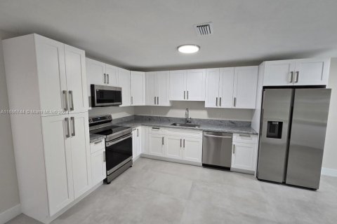 Adosado en venta en Miami, Florida, 3 dormitorios, 115.2 m2 № 1427288 - foto 9