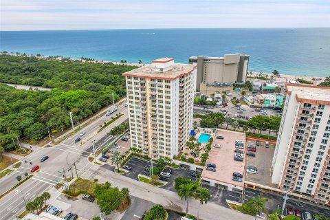 Condo in Fort Lauderdale, Florida  № 1179663 - photo 11