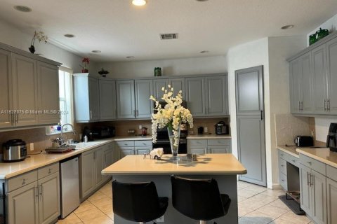 Casa en venta en Miramar, Florida, 5 dormitorios, 337.05 m2 № 995528 - foto 3